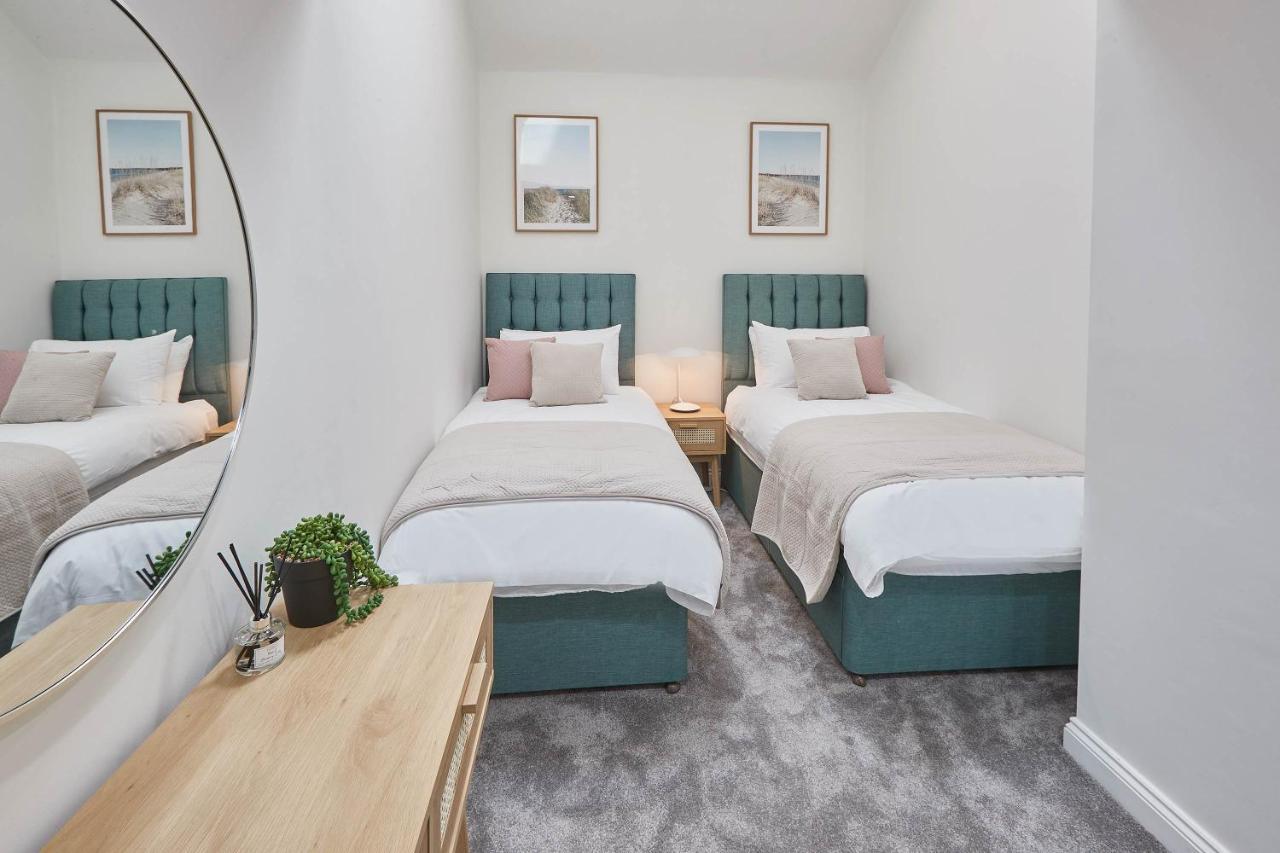Host & Stay - Coastal Townhouse Вітбі Екстер'єр фото